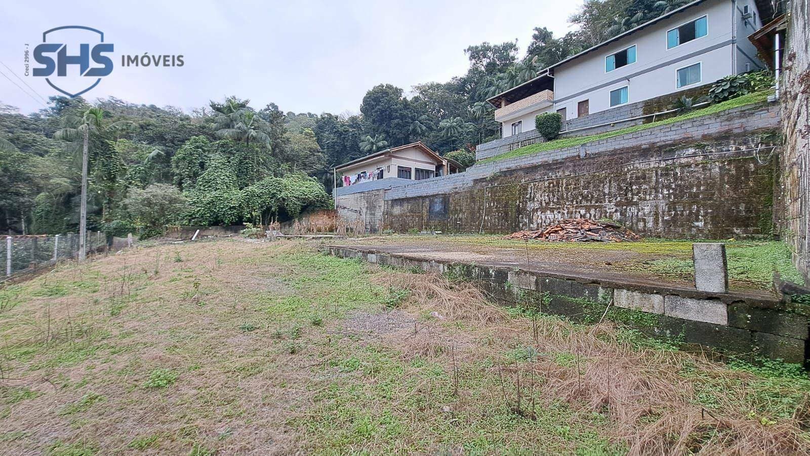 Terreno com 675m2 a venda no bairro Agua Verde - foto 1