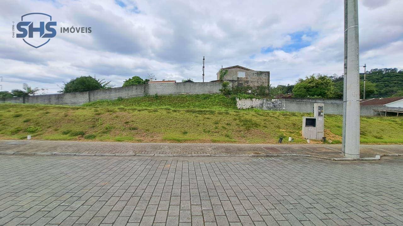 Terreno a venda no condomínio residencial de alto padrão.