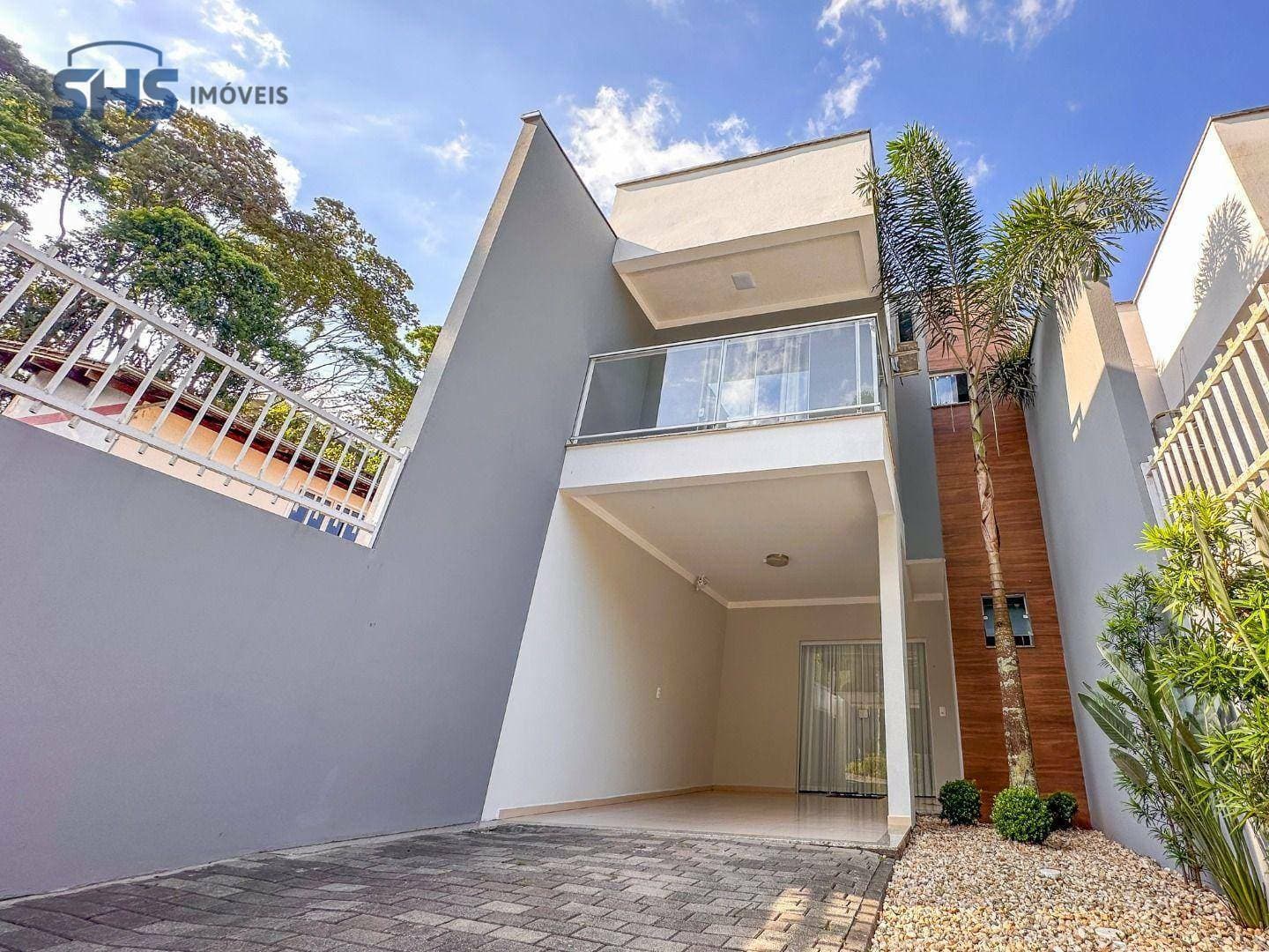 Lindo sobrado com 03 dormitórios (01 suíte) a venda no bairro Ponta Aguda!
