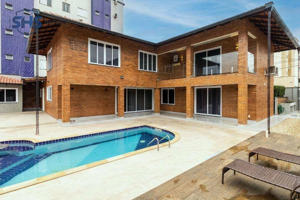 Casa com 4 dormitórios, 500 m - venda por R$ 1.950.000,00 ou aluguel por R$ 11.094,61/mês - Garcia - Blumenau/SC