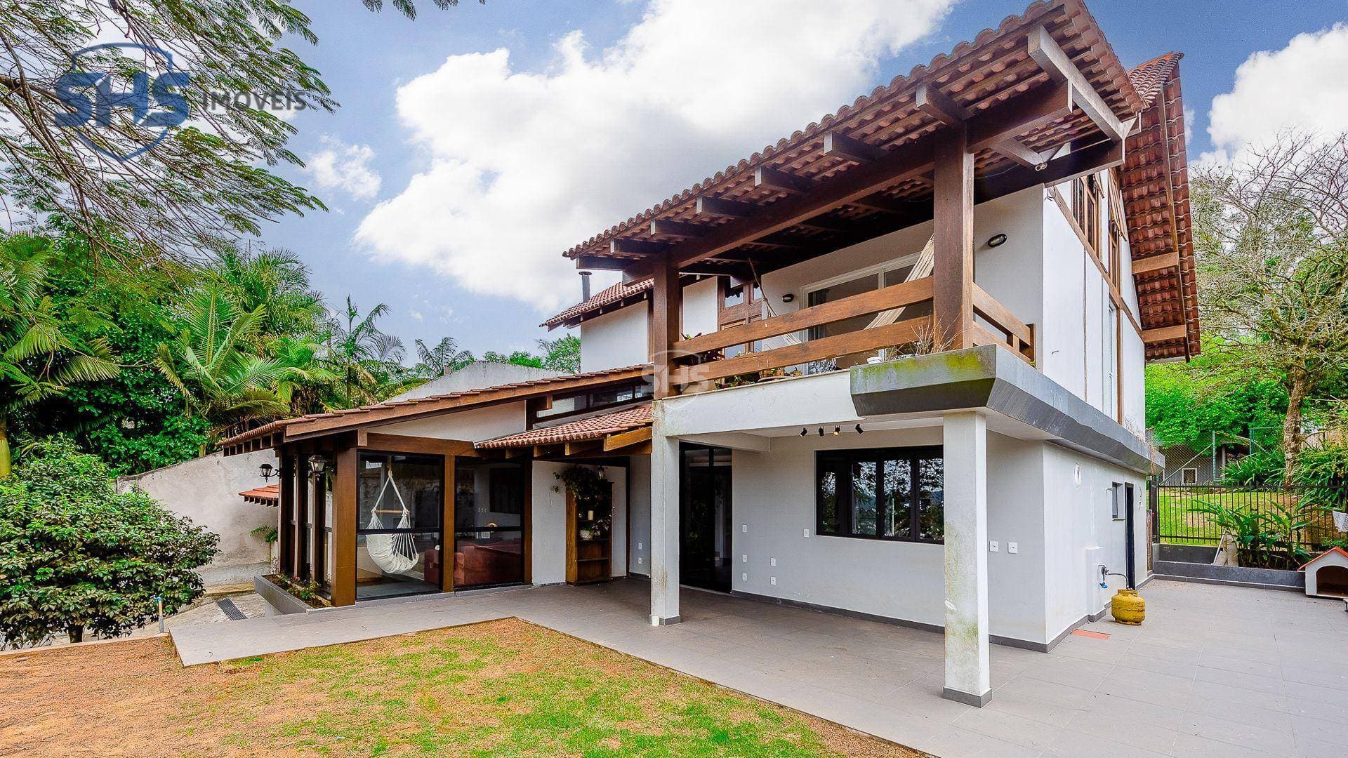Casa com 3 dormitórios à venda, 248 m por R$ 2.200.000,00 - Vila Nova - Blumenau/SC