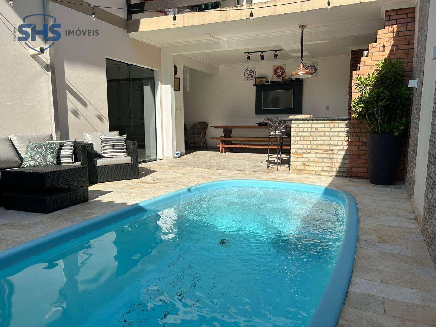 Belíssima Casa com piscina no Bairro Garcia