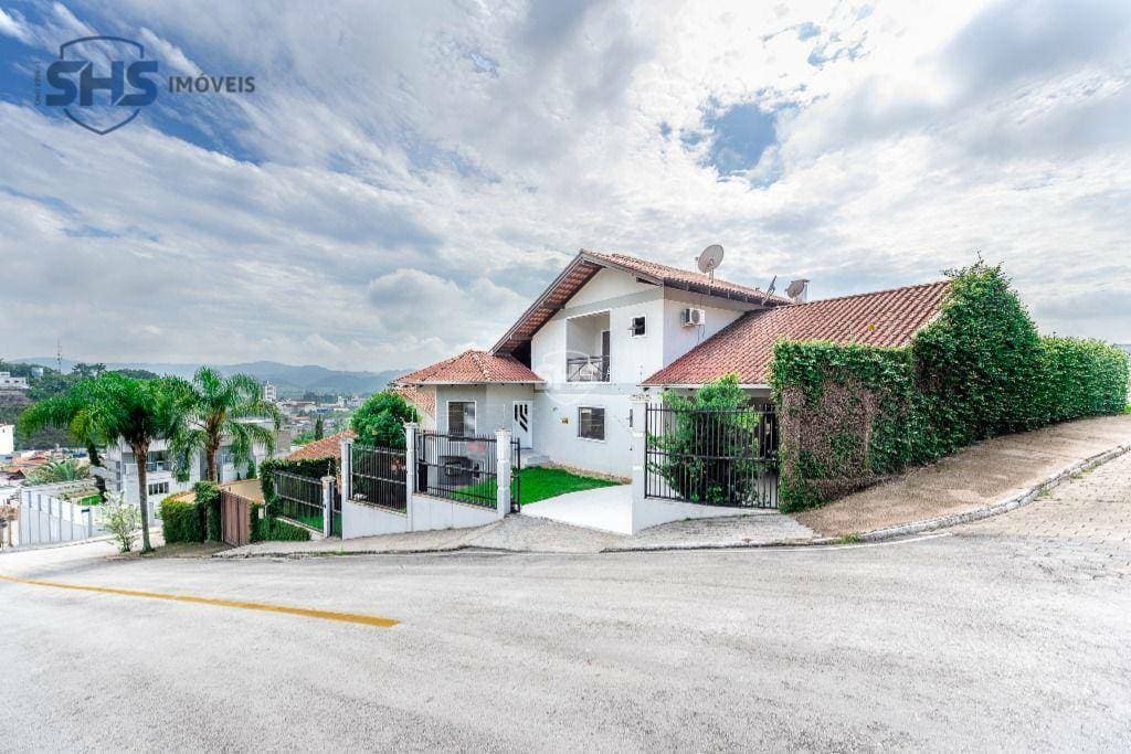Casa com 3 dormitórios à venda, 327 m por R$ 1.750.000,00 - Centro - Gaspar/SC