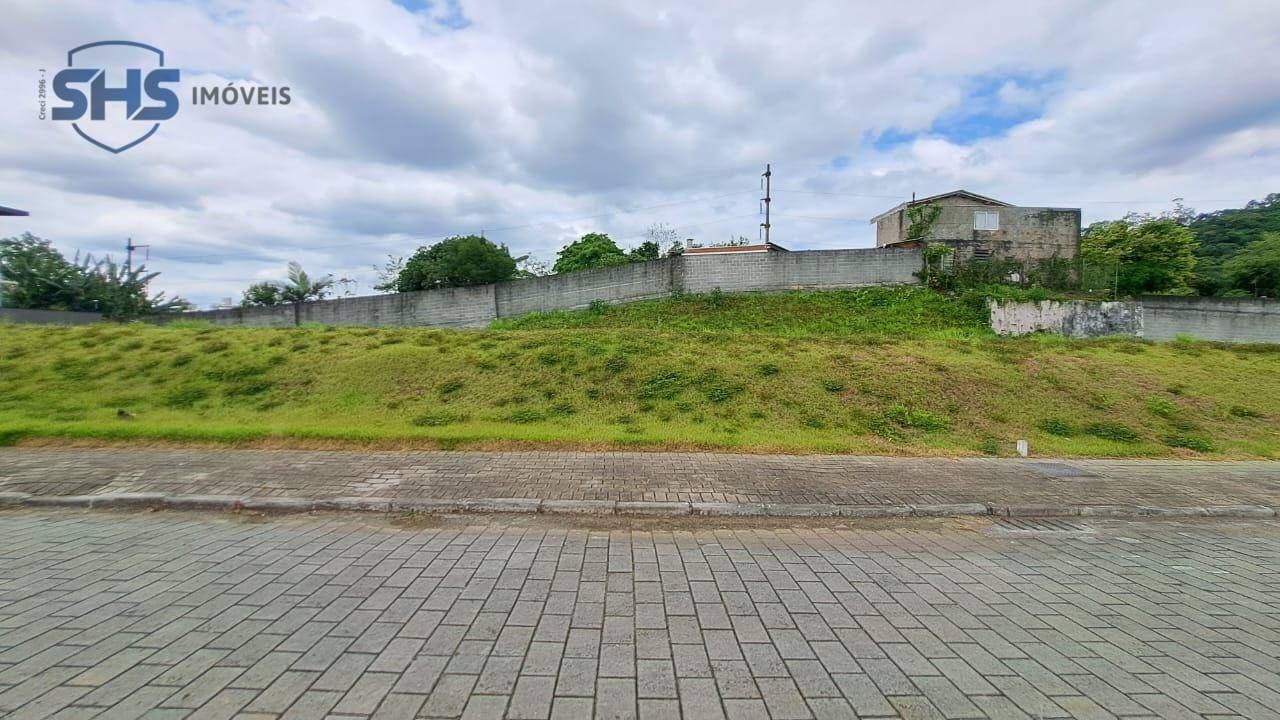 Terreno a venda no condomínio residencial de alto padrão.