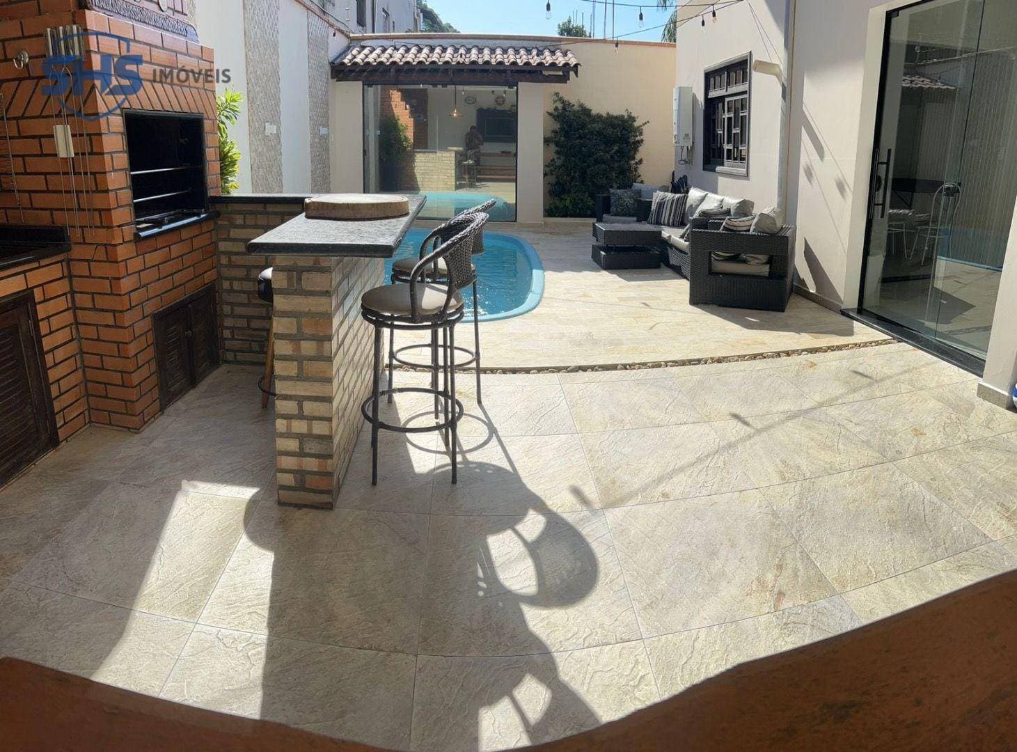 Belíssima Casa com piscina no Bairro Garcia