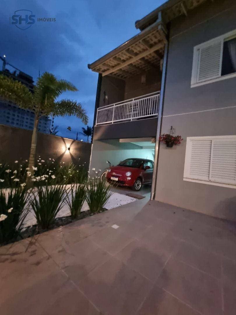 Casa com 3 dormitórios à venda, 200 m por R$ 1.690.000,00 - Itacolomi - Balneário Piçarras/SC