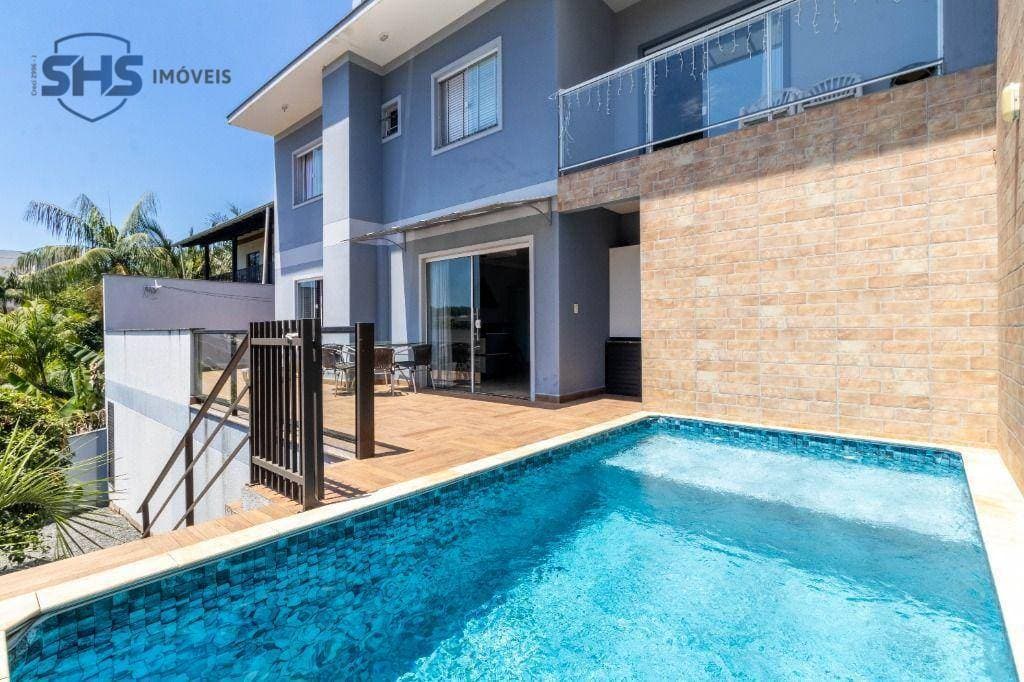 Linda casa com piscina com 4 quartos, sendo 1 suíte e com piscina no bairro da Velha - foto 1