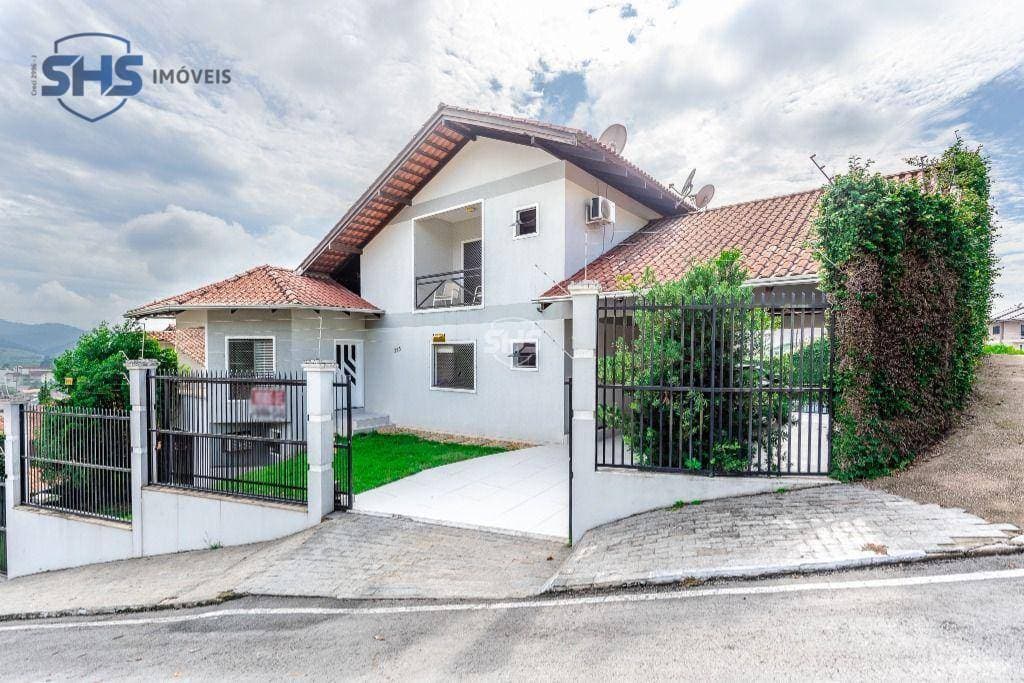 Casa com 3 dormitórios à venda, 327 m por R$ 1.750.000,00 - Centro - Gaspar/SC