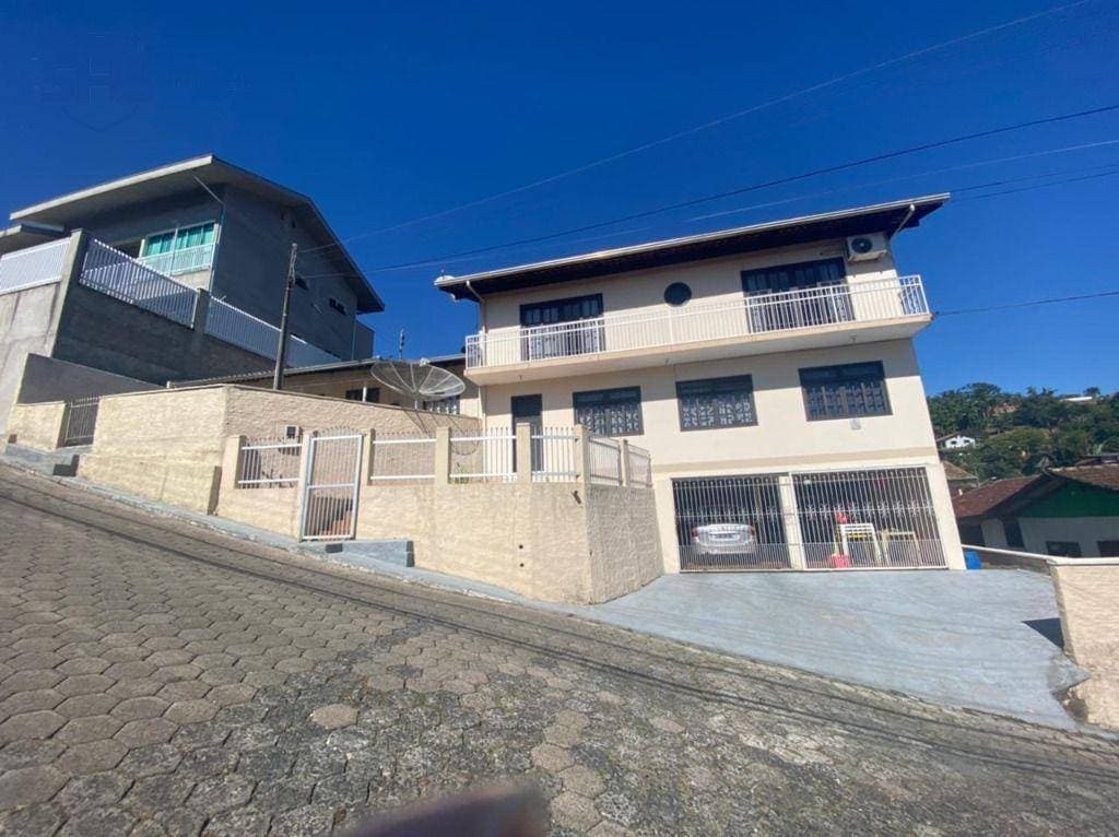 Casa com 4 dormitórios à venda, 250 m por R$ 990.000,00 - Tribess - Blumenau/SC - foto 1
