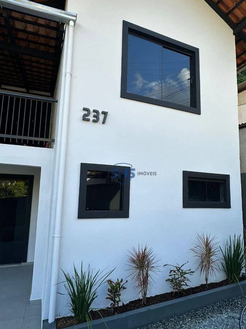 Grande casa de 5 dormitórios à venda, 400 m por R$ 750.000 - Água Verde - Blumenau/SC