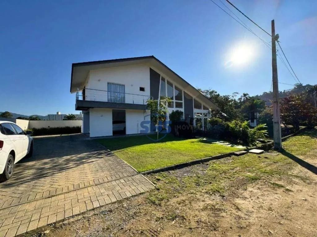 Casa com 3 dormitórios para alugar, 290 m por R$ 11.100,00/mês - Badenfurt - Blumenau/SC - foto 1