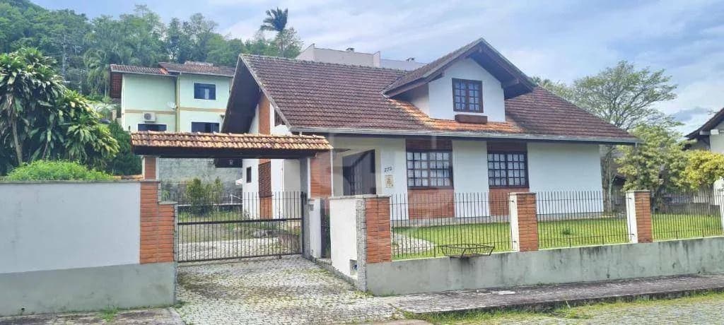 Casa com 4 dormitórios para alugar, 140 m por R$ 7.103,58/mês - Escola Agrícola - Blumenau/SC - foto 1