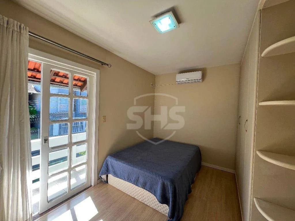 Casa com 3 dormitórios para alugar, 250 m por R$ 7.575,00/mês - Água Verde - Blumenau/SC