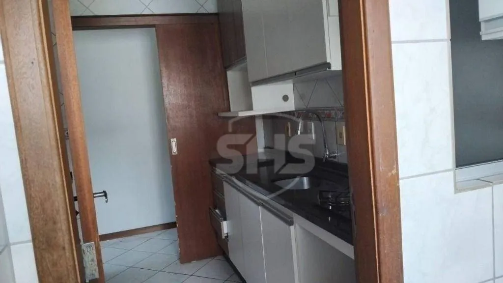Apartamento com 3 dormitórios para alugar, 78 m por R$ 2.450,01/mês - Água Verde - Blumenau/SC