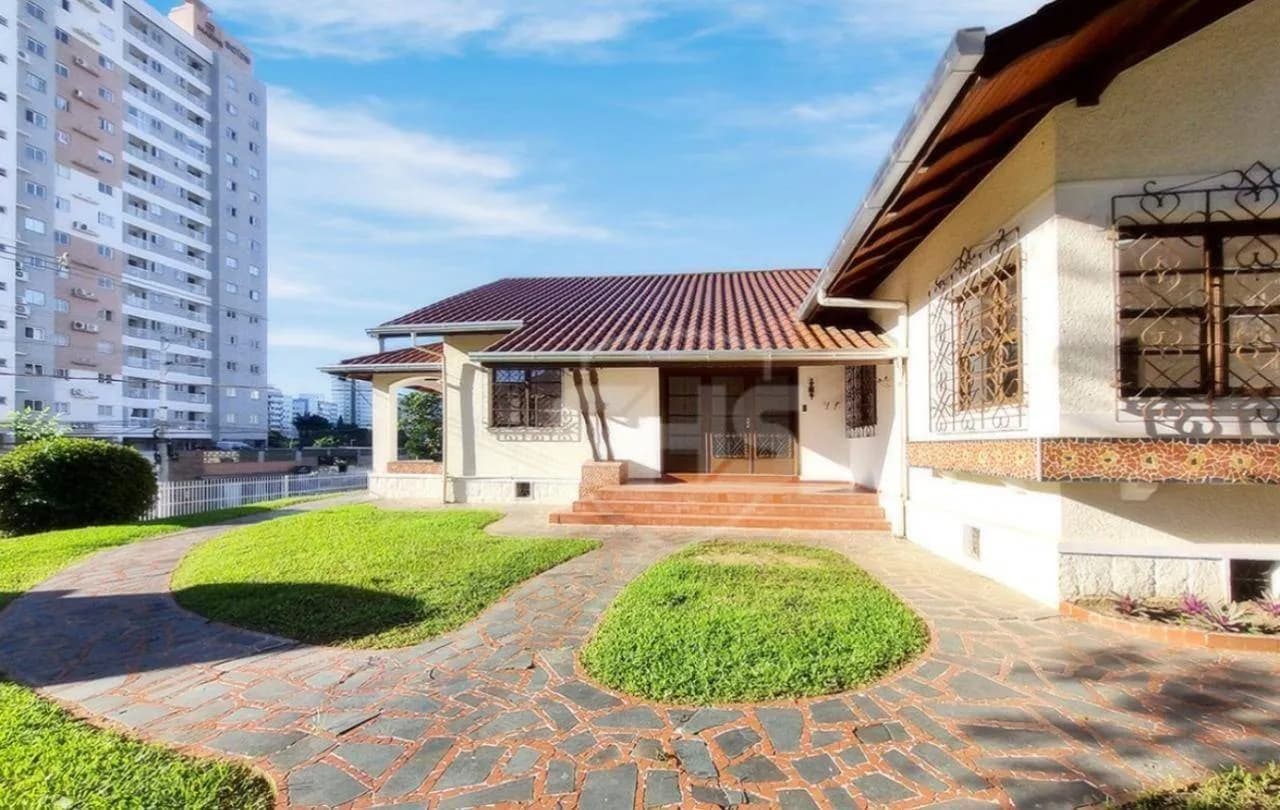 Casa com 3 dormitórios à venda, 500 m por R$ 3.500.000,00 - Garcia - Blumenau/SC