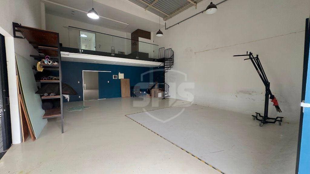 Casa com 3 dormitórios para alugar, 288 m por R$ 7.171,53/mês - Velha - Blumenau/SC
