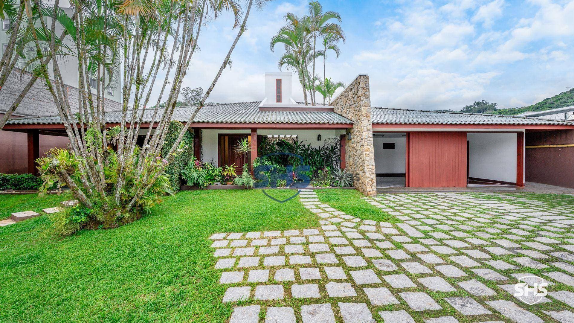 Casa com 5 dormitórios, 583 m - venda por R$ 3.900.000,00 ou aluguel por R$ 18.000,00/mês - Garcia - Blumenau/SC