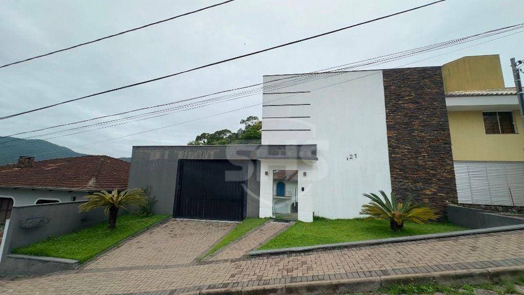 Casa com 3 dormitórios para alugar, 288 m por R$ 7.171,53/mês - Velha - Blumenau/SC