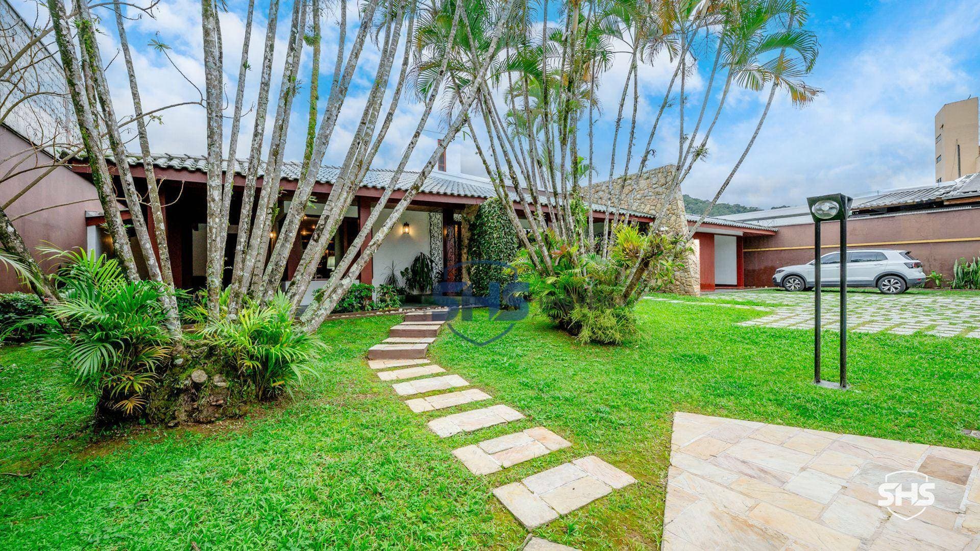 Casa com 5 dormitórios, 583 m - venda por R$ 3.900.000,00 ou aluguel por R$ 18.000,00/mês - Garcia - Blumenau/SC
