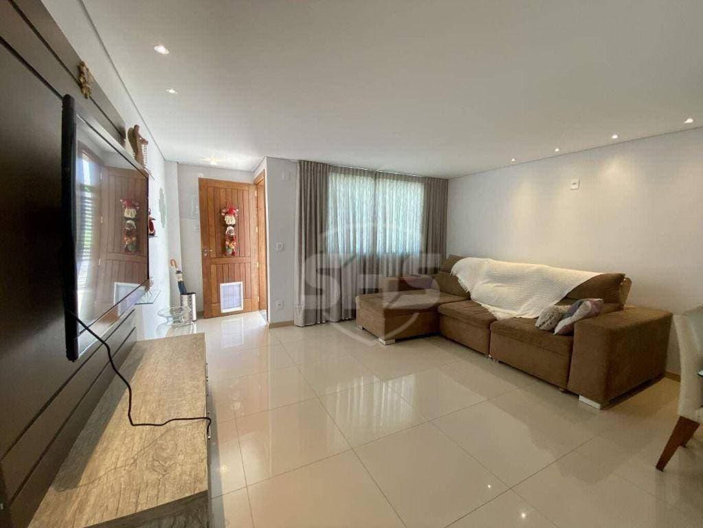Casa com 3 dormitórios para alugar, 93 m por R$ 3.952,75/mês - Água Verde - Blumenau/SC